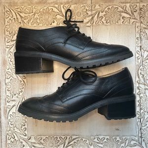 Michael Michael Kors black wingtip oxfords size 8